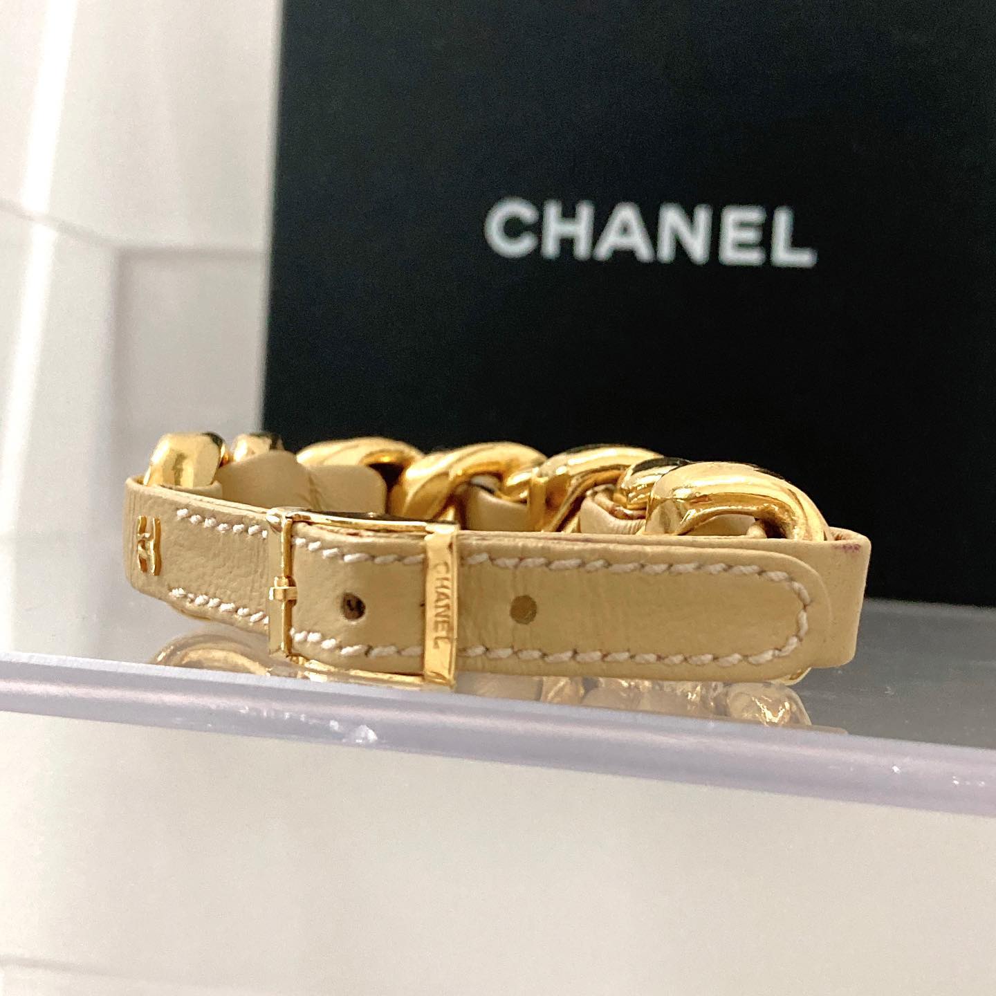 Chanel Lambskin Leather &amp; Gold Chain Bracelet (Beige) 經典金鏈羊皮手帶