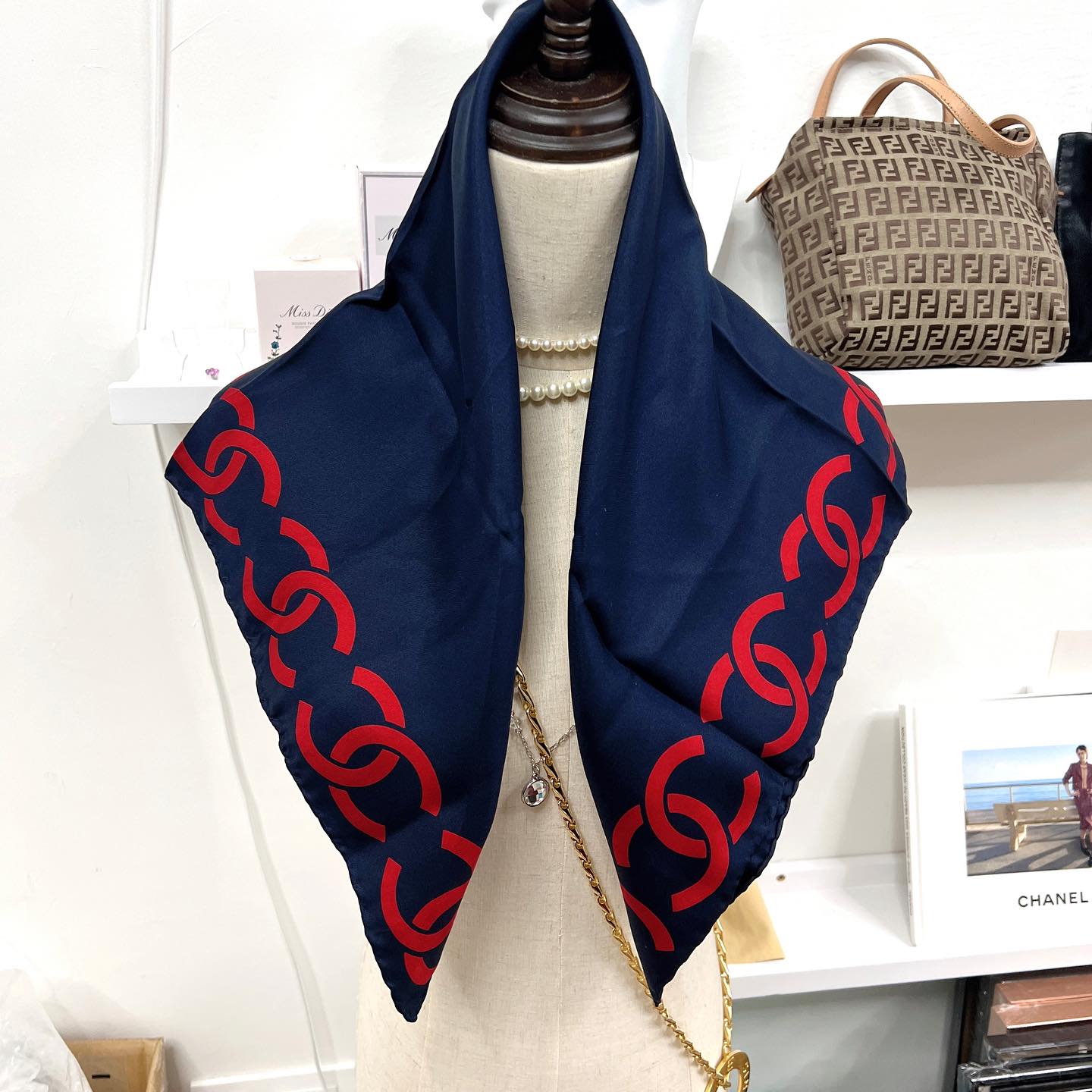 Chanel 100% Silk Scarf 真絲大絲巾